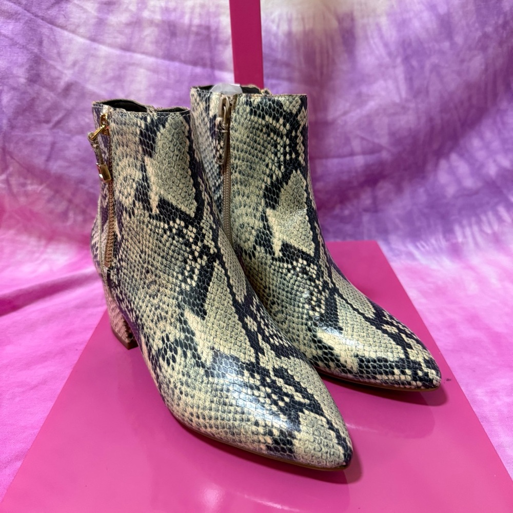Cole Haan Women's Eva Bootie Snake Skin Print Boot.SZ:5.5 - Picture 1 of 7